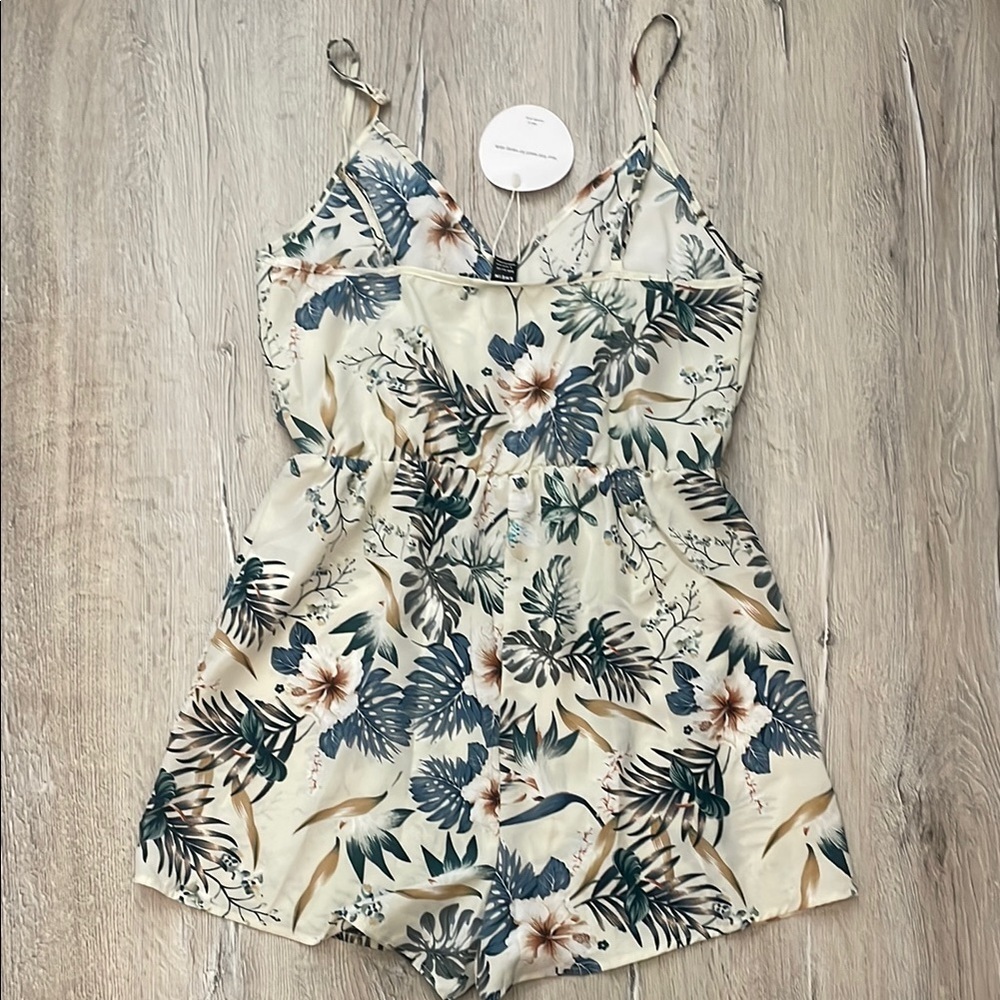 Tropical Floral Print Romper - Picture 4 of 8